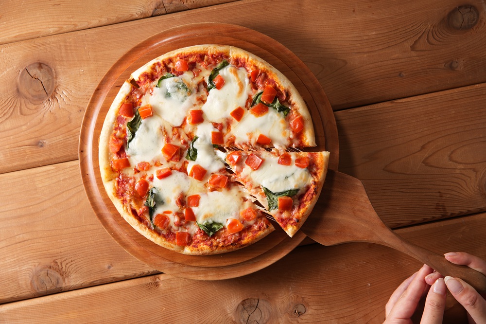 イタリア産トマトのマルゲリータピザ